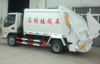 شاحنة جمع القمامة المدمجة 6cbm لنقل النفايات غير السامة
