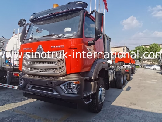 سينوتروك نيو هوو تيبر ديمب شاسي ويتشاي محرك 6 × 4 LHD لون برتقالية
