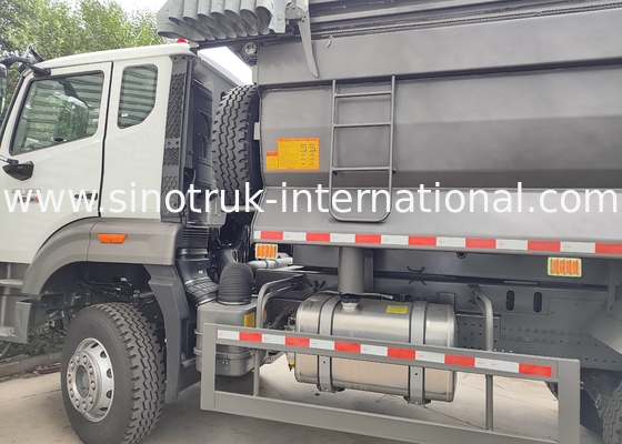 سينوتروك هوفو LHD 6 × 4 10 عجلات شاحنة طرد نوع U ل 40 طن التعدين