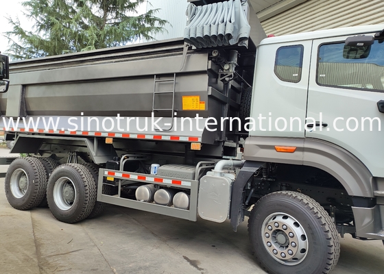 سينوتروك هوفو LHD 6 × 4 10 عجلات شاحنة طرد نوع U ل 40 طن التعدين