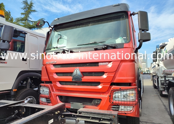 سينوتروك هوو أحمر 380HP 8 × 4 12 عجلات شاحنة خزان النفط عالية السعة