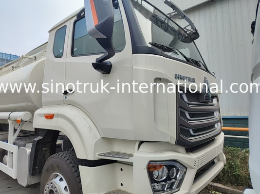 HOWO 25CBM 6 * 4 ناقلة النفط شاحنة 380HP قوة حصان قوية أبيض