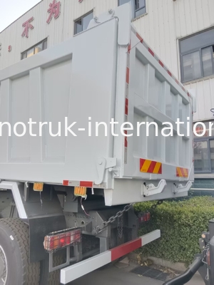 2 ركاب Sinotruk Hohan ناقلة النفايات ويتشاي المحرك 6 × 4 LHD 380HP مع نوع ناقل نقل يدوي