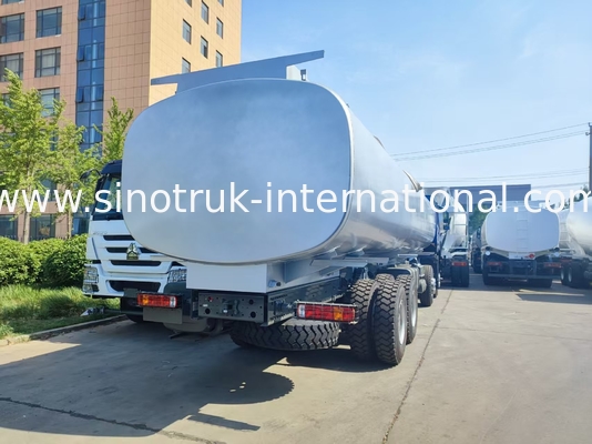 شاحنة الوقود الثقيلة HOWO 8 * 4 400HP LHD 40CBM نظام خزان مزدوج لتوزيع الوقود لمسافات طويلة