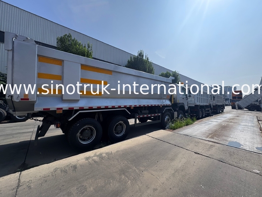 SINOTRUK HOWO 371HP 8X4 شاحنة قمامة قمامة بناء الجبهة القديمة الجبهة العسكرية المصد للمناطق المعدنية أضواء تحذيرين نوع U حاوية