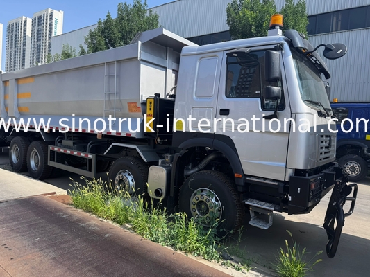 SINOTRUK HOWO 371HP 8X4 شاحنة قمامة قمامة بناء الجبهة القديمة الجبهة العسكرية المصد للمناطق المعدنية أضواء تحذيرين نوع U حاوية