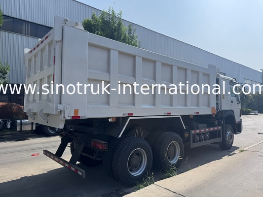 محرك SINOTRUK 371 حصان 6 × 4 شاحنة قلابة HOWO ذات عجلة قيادة يسارية بيضاء 19-20 متر مكعب رفع متوسط