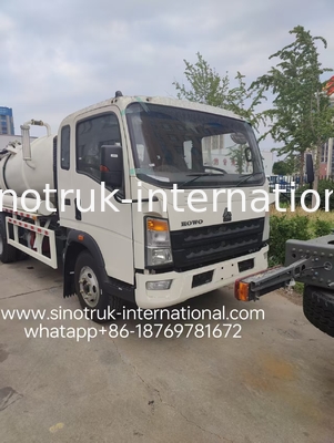 4 * 2 القيادة HOWO شاحنة شفط مياه الصرف الصحي: خزان 6m3 ، 160HP ، 8.00R20 الإطارات ، شاحنة الصرف الصحي الخفيفة ، مركبة الصرف الصحي الفعالة
