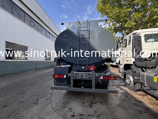 SINOTRUK HOWO 6×4 10 wheels Oil Tank Truck 371HP 20CBM With fuel dispenser The color can be customized