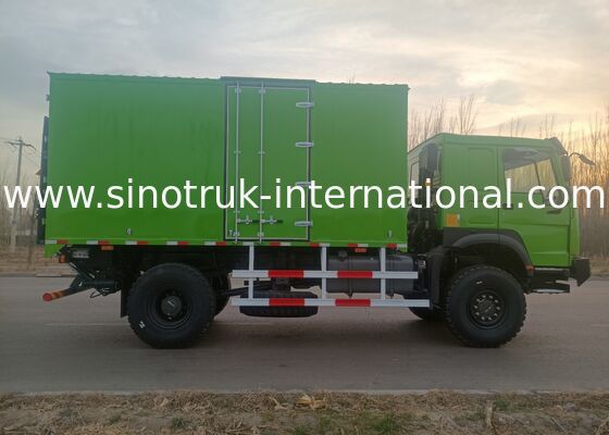 شاحنة SINOTRUK الثقيلة ذات نوع القيادة 4X4 LHD ، خزان البضائع 5000 * 2300 * 2300 مم ، و 16T سعة المحور الخلفي لسحب الحمولة الثقيلة