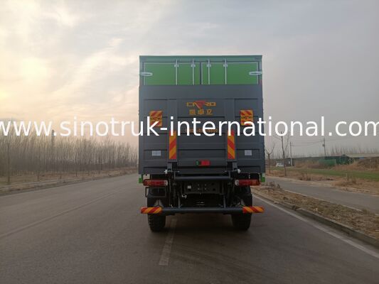 شاحنة SINOTRUK الثقيلة ذات نوع القيادة 4X4 LHD ، خزان البضائع 5000 * 2300 * 2300 مم ، و 16T سعة المحور الخلفي لسحب الحمولة الثقيلة الخضراء