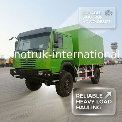 شاحنة SINOTRUK الثقيلة ذات نوع القيادة 4X4 LHD ، خزان البضائع 5000 * 2300 * 2300 مم ، و 16T سعة المحور الخلفي لسحب الحمولة الثقيلة الخضراء
