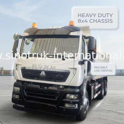 HOWO TX ناقل حمولة ثقيلة بسعة خزان الوقود 300L ومادة جسم الفولاذ لنقل الحمولة الثقيلة