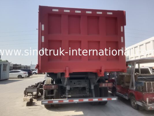 شاحنة Sinotruk NX مع محرك 371HP ، سعة 40-50T و 8 × 4 محرك للنقل الثقيل الحمراء