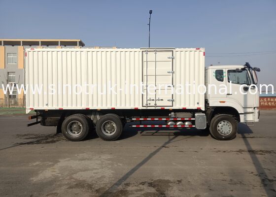 شاحنة حمولة ثقيلة من نوع 6 × 4 مدفوعة بواسطة صندوق معدات سينوتروك تقدم تحميل عبء متفوق وموثوقية تشغيلية