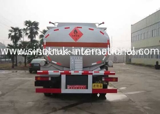 شاحنة ناقلة الوقود SINOTRUK HOWO 16-20CBM شاحنة ناقلة الوقود 6X4 LHD 290HP شاحنة ناقلة النفط Euro2