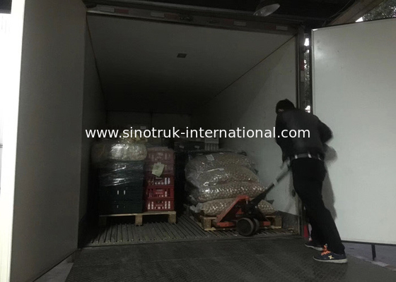 هيكل ساندويتش 4 × 2 شاحنة مبردة أداء العزل الحراري الجيد