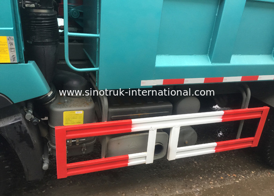 SINOTRUK HOWO A7 شاحنة القمامة الثقيلة مع عمر طويل ، 5800 * 2300 * 1500 مم