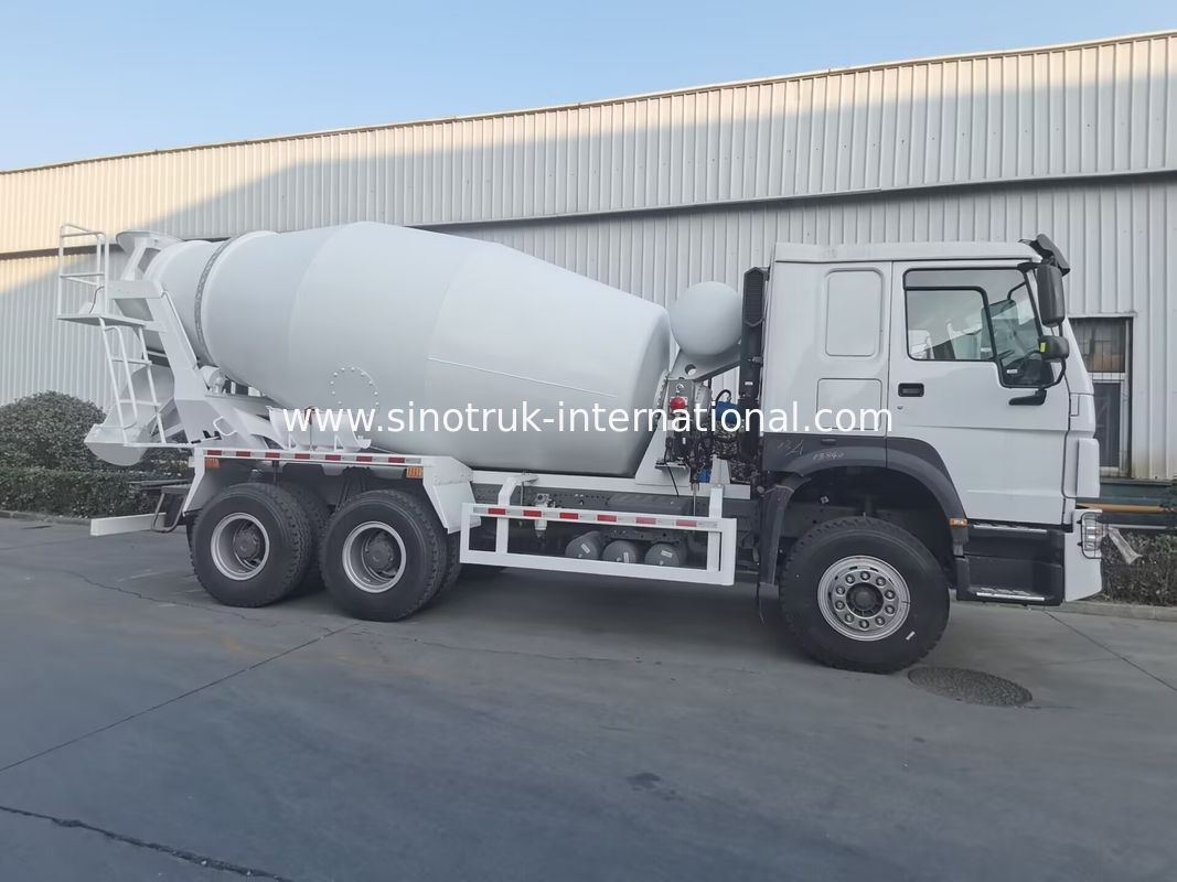 شاحنة مزيج الخرسانة Sinotruk Howo 380HP 6-10CBM 6 X 4 Euro 2 مصنع الخلط RHD