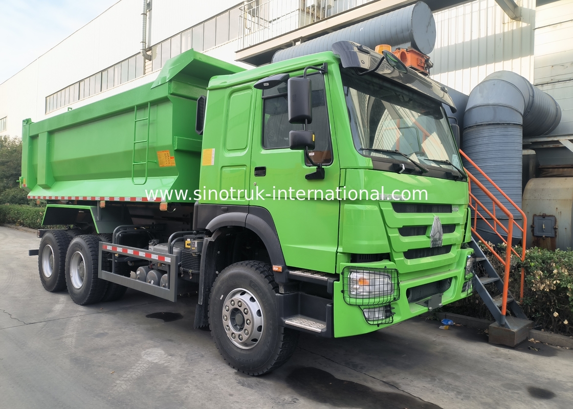 شاحنة سينوتروك هوو تيمبر 380Hp 6 × 4 U شكل شاحنة الجسم الأخضر اللون