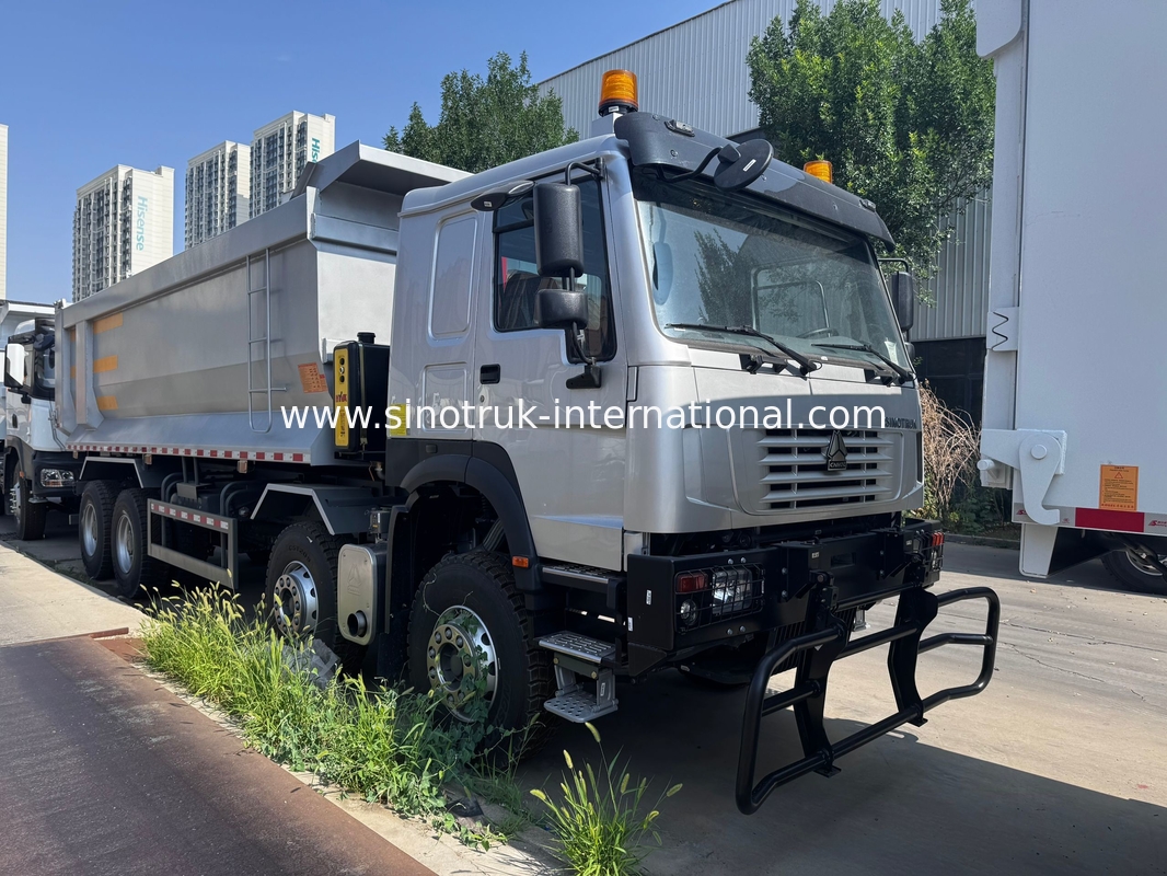 SINOTRUK HOWO 371HP 8X4 شاحنة قمامة قمامة بناء الجبهة القديمة الجبهة العسكرية المصد للمناطق المعدنية أضواء تحذيرين نوع U حاوية