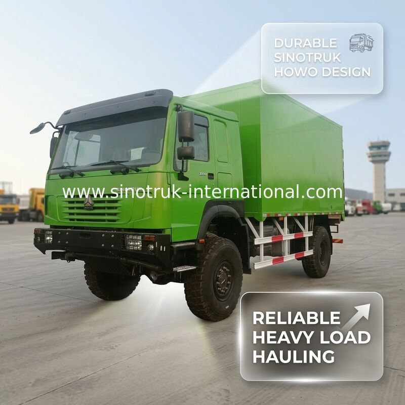 شاحنة SINOTRUK الثقيلة ذات نوع القيادة 4X4 LHD ، خزان البضائع 5000 * 2300 * 2300 مم ، و 16T سعة المحور الخلفي لسحب الحمولة الثقيلة الخضراء