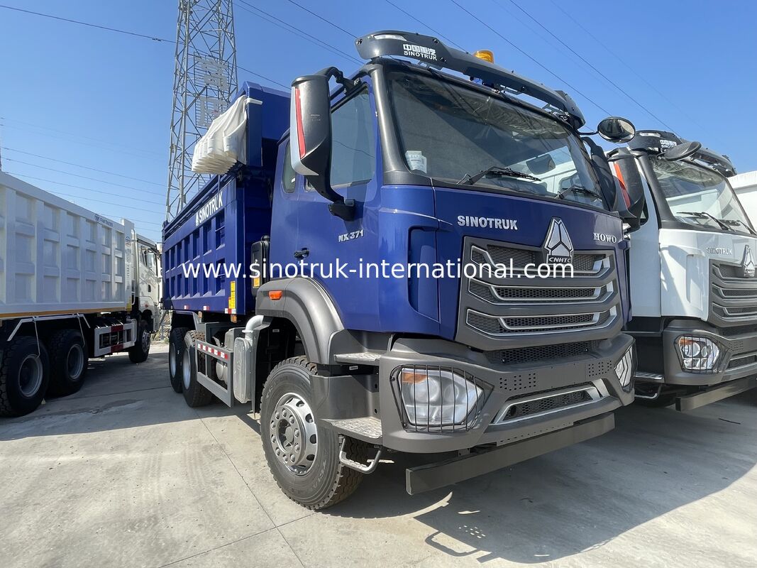 SINOTRUK HOWO NX Cab Tipper Dump Truck LHD 6X4 A Warning Light With A Tarpaulin