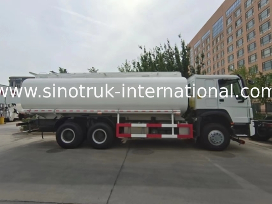 HOWO 6 × 4 10 Wheels Oil Tank Truck 400HP 20CBM للنقل