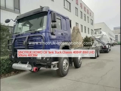 شاشة شاحنة خزان النفط SINOTRUK HOWO 400HP 8X4 LHD 50tons 40CBM